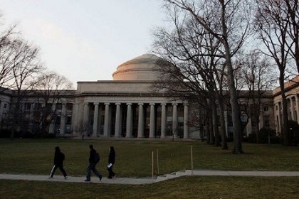 Здание на территории кампуса MIT