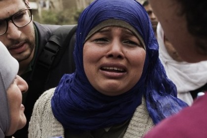 Самира Ибрагим плачет, узнав о несправедливом, на ее взгляд, решении суда в Каире в марте 2012 года. 