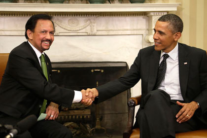 Встреча султана Брунея Хассанала Болкиаха (слева) и президента США Барака Обамы (справа)