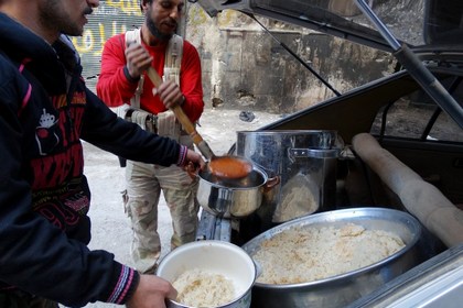 Раздача еды в Алеппо