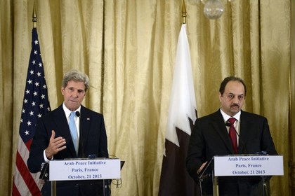 Джон Керри (справа) и глава МИД Катара Халед аль-Аттиа