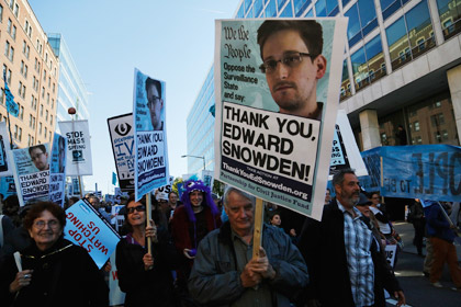 Демонстрация в поддержку Сноудена в США