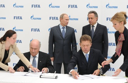 Президент ФИФА Йозеф Блаттер, глава «Газпрома» Алексей Миллер, президент Владимир Путин и министр спорта РФ Виталий Мутко