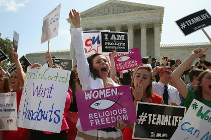 Противники абортов у здания Верховного суда США