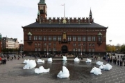 Ледяные часы, установленные в Копенгагене, рассказали об изменении климата
