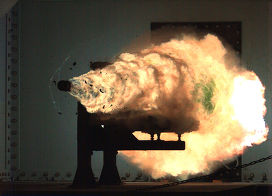 Испытания рельсотрона в Naval Surface Warfare Center, ВМС США, январь 2008 года