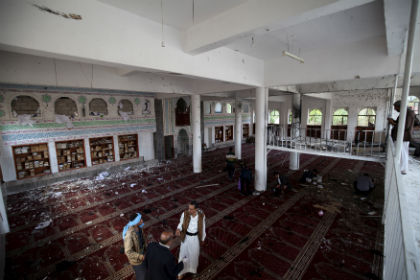Одна из мечетей в Сане (Йемен), пострадавших в результате теракта 20 марта 2015 года