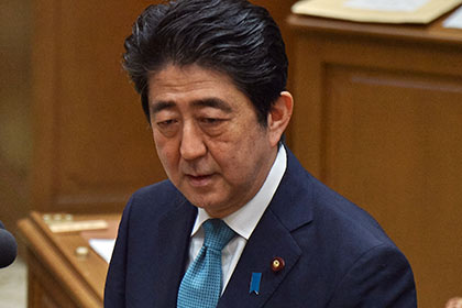Японский премьер выразил протест Обаме в связи с убийством девушки