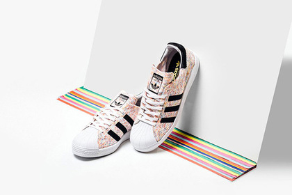 adidas Originals выпустил кроссовки с ЛГБТ-символикой 