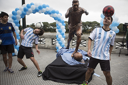 В Буэнос-Айресе открыли статую Месси