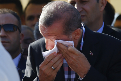 Президент Турции расплакался на похоронах погибшего соратника