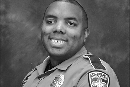 «Призыв к миру» от погибшего полицейского из Луизианы стал хитом Twitter