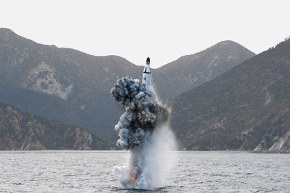 КНДР запустила баллистическую ракету с подлодки