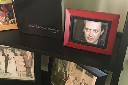 Американец заменил все семейные фото в доме на портреты актера Стива Бушеми