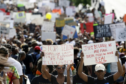 В США прошли новые многотысячные акции протеста против произвола полиции