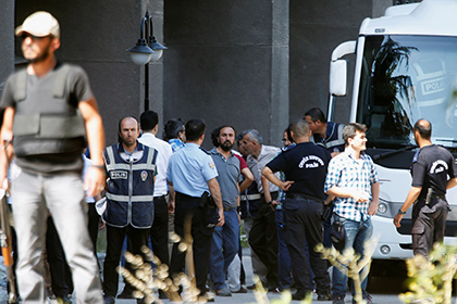 Турецкий солдат открыл стрельбу у Дворца правосудия в Анкаре