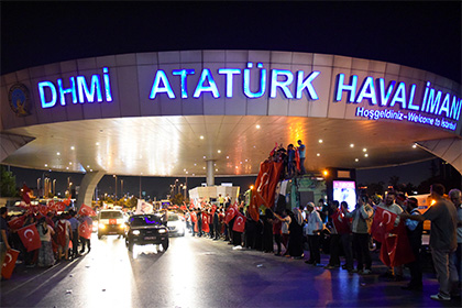 Турецким чиновникам запретили покидать страну