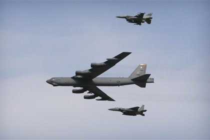 СМИ узнали о приближении американских B-52 к новым базам России в Арктике