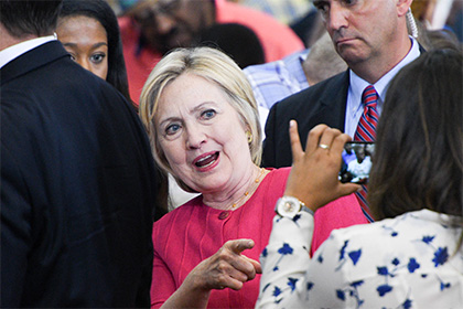 NBC рассказал об истоках привычки Клинтон использовать личный e-mail на работе