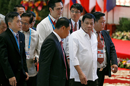 Китай собрался укреплять отношения с Филиппинами после оскорбления Обамы