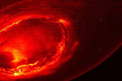 Космический зонд NASA передал на Землю уникальные снимки Юпитера