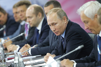 Путин назвал заморозку добычи нефти правильным решением
