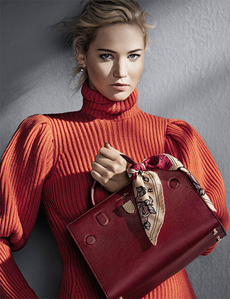 Дженнифер Лоуренс прорекламировала сумки Dior