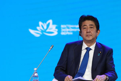 Абэ назвал ненормальным отсутствие мирного договора между Россией и Японией