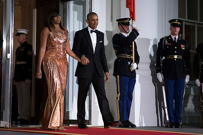Мишель Обама появилась на своем последнем государственном ужине в платье Versace