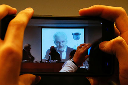 Макфол обвинил WikiLeaks в работе на Россию