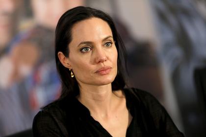 Сотрудники ФБР расспросили Джоли о ссоре Питта с сыном