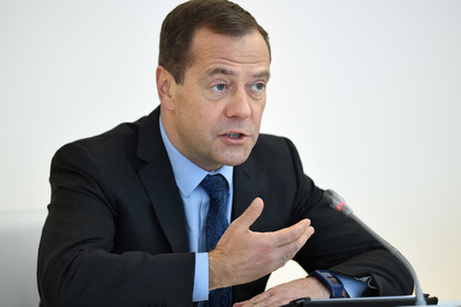 Медведев обвинил Обаму в падении уровня отношений России и США ниже плинтуса