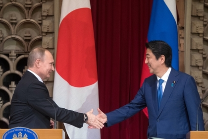 Премьер Японии обсудит с Путиным Северную Корею