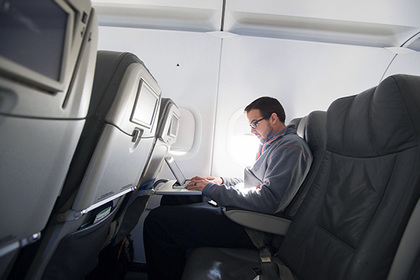 СМИ узнали о планах США расширить запрет на провоз ноутбуков на рейсах из Европы