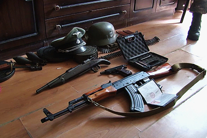 В Заполярье оперативники ФСБ задержали группу торговцев оружием