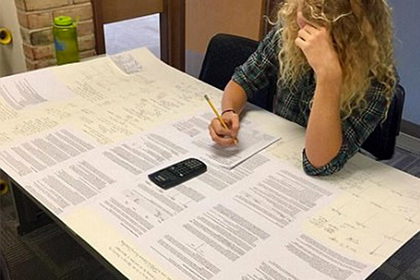 Американская студентка принесла на экзамен гигантскую шпаргалку