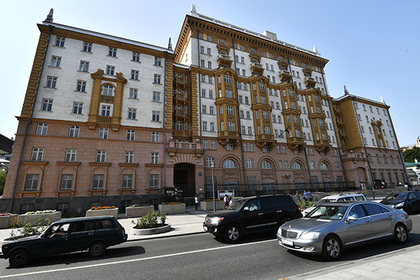 Названа причина открытия для всех парковки у посольства США в Москве