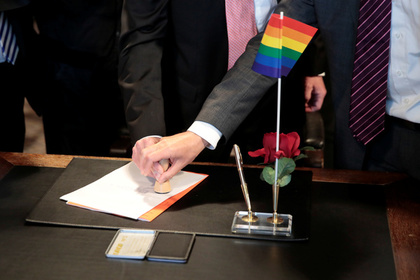 85-летний ирландец решил стать геем для освобождения от налогов