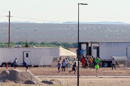 Работников мигрантских лагерей в США заподозрили в насилии над детьми