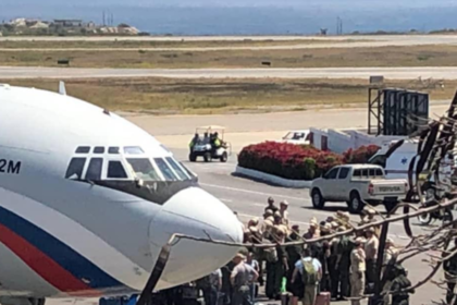Российские самолеты прибыли в Венесуэлу с группой военных