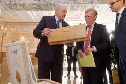 Белоруссия отказалась стоять перед США с протянутой рукой